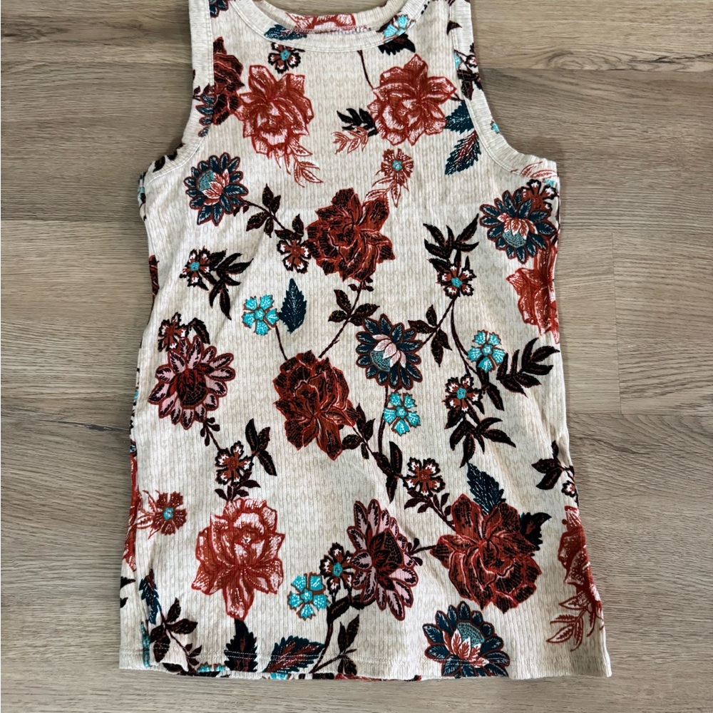 White and Red Fitted Sleeveless Tank Top